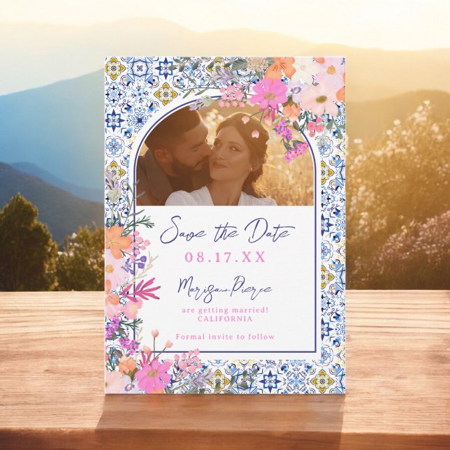 Blaue Fliesen Hochzeit mit Blumen Save The Date (Italian blue tiles watercolor floral wedding save the date)