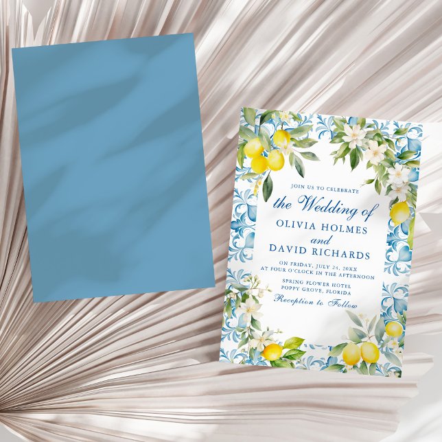 Blaue Fliesen und Lemon Wedding Einladung (Mediterranean Blue Tiles and Lemon Wedding Invitation on a sunny white dry palm leaf.)