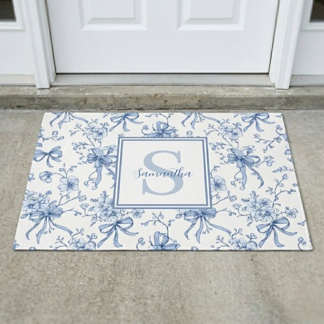 Blaue florale französische Toile Monogramm Name  Fußmatte (Von Creator hochgeladen)