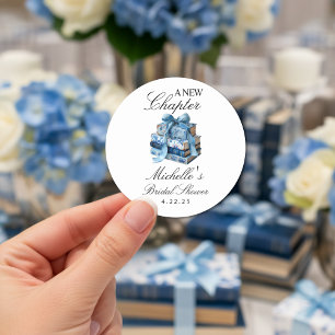 Blaue Florale Hochzeits-Party 'Ein Neues Kapitel' Runder Aufkleber