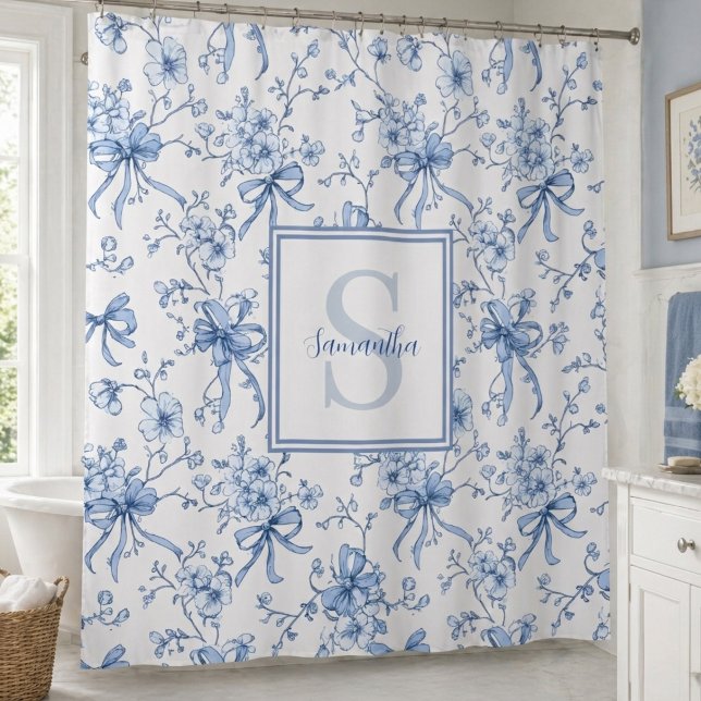 Blaue französische Toile-Monogramm-Blumen-Name Duschvorhang (Von Creator hochgeladen)