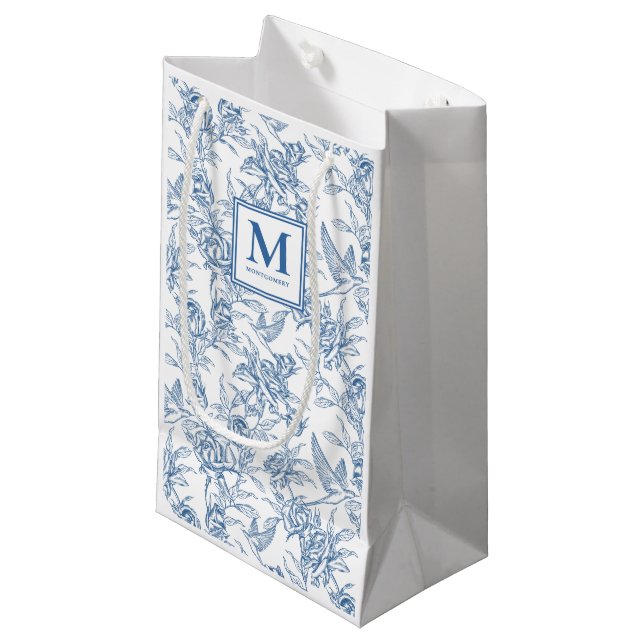 Blaue französische Toile-Monogramm Kleine Geschenktüte (Vorderseite Schrägansicht)