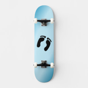 Blaue Fußabdrücke Skateboard