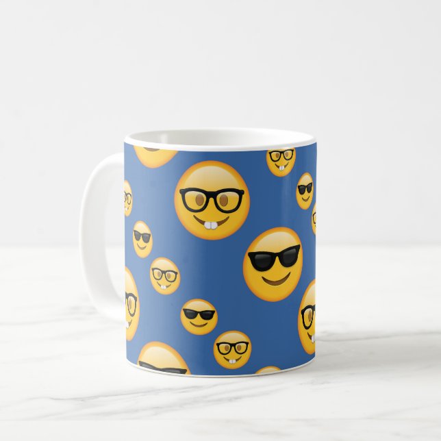 Blaue gemusterte Gläser Emojis Tasse (Vorderseite Links)