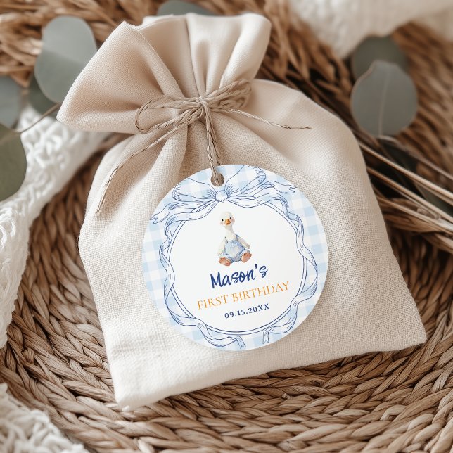 Blaue Gingham-Gans-Junge Erster Geburtstag Geschenkanhänger (Von Creator hochgeladen)
