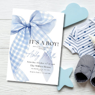 Blaue Gingham-Schleife Baby Boy Shower Es ist ein Einladung