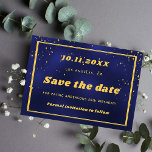 Blaue Goldfische Save The Date<br><div class="desc">Ein Save the Date für eine 50. Geburtstagsfeier (oder jedes Alter). Ein marineblau gefärbter Hintergrund. Mit einem goldenen Rahmen und Konfetti dekoriert. Für ihn und sie. Gelbe Buchstaben.</div>