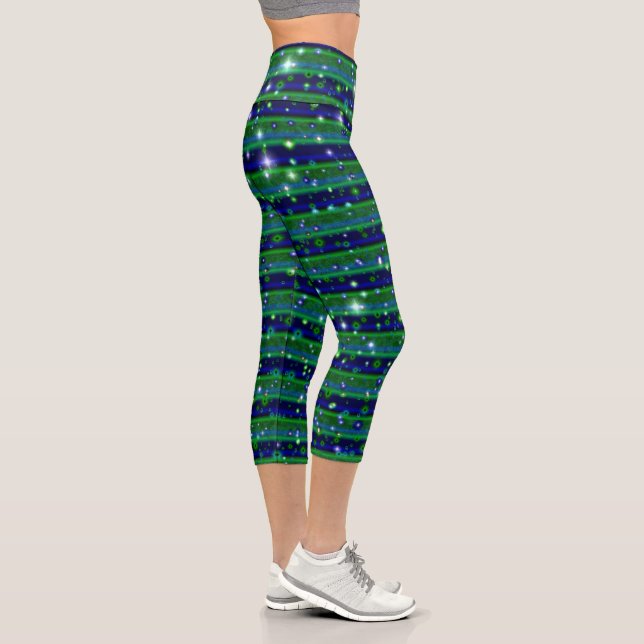 Blaue grüne Streifen mit Sternen und Regentropfen Capri Leggings (Rechts)