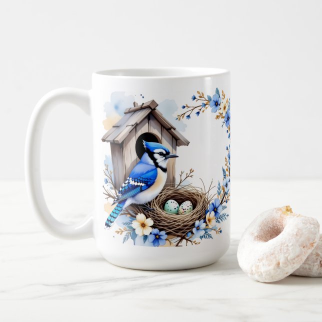 Blaue Häher auf Nistkasten – Florale Pastell-Illus Kaffeetasse (Mit Donut)