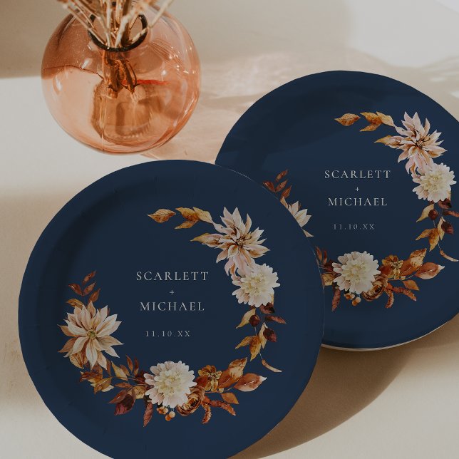Blaue Herbsthochzeit Pappteller (Navy Blue Autumn Floral Wedding Paper Plates by Painted Paperie
)