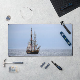 Blaue Himmel auf dem Wasserboot Schreibtischunterlage