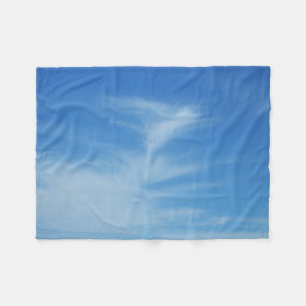 Blaue Himmel mit weißen Wolken Abstrakte Naturfoto Fleecedecke