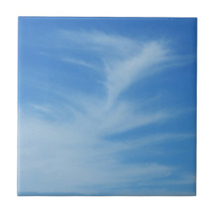 Blaue Himmel mit weißen Wolken Abstrakte Naturfoto Fliese