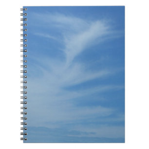 Blaue Himmel mit weißen Wolken Abstrakte Naturfoto Notizblock