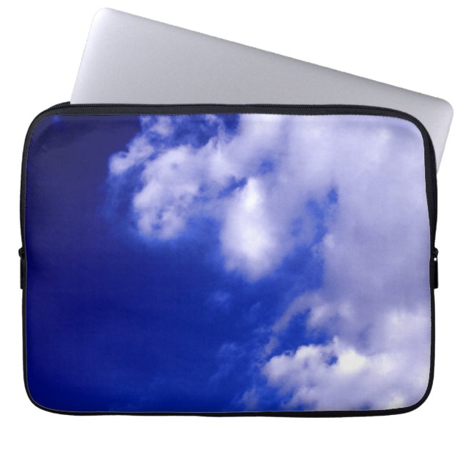 Blaue Himmel und weiße Wolken Laptopschutzhülle (Vorderseite)