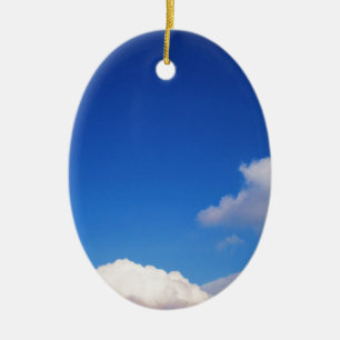 Blaue Himmel und weiße Wolken löschen Keramikornament
