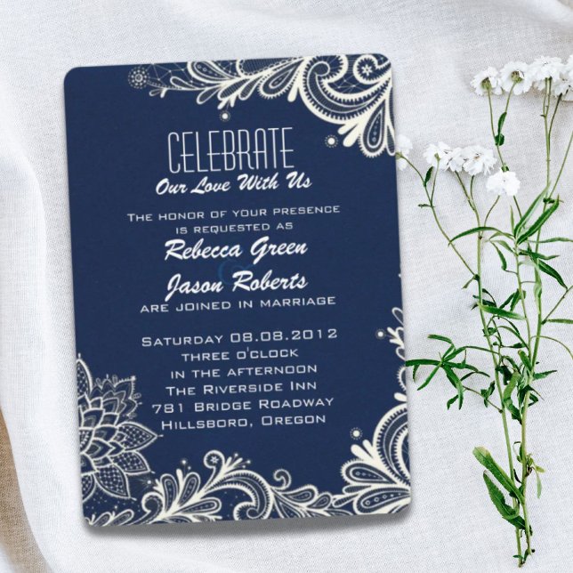 Blaue Hochzeit Einladung (modern white lace pattern navy blue wedding invitation)