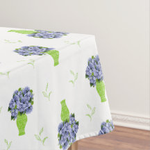 Blaue Hortensie im floralen Muster der grünen Vase