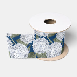 Blaue Hortensien-Gartenblume auf Marineblau Satinband