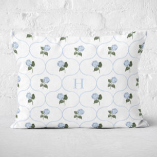 Blaue Hortensien-Gitter-Monogramm   Dekokissen