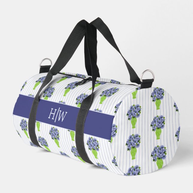 Blaue Hortensien-Küstenblumen-Vase-Monogramm Duffle Bag (Linke Seite)