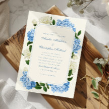 Blaue Hortensienblumen und weißer Rosengarten Hoch
