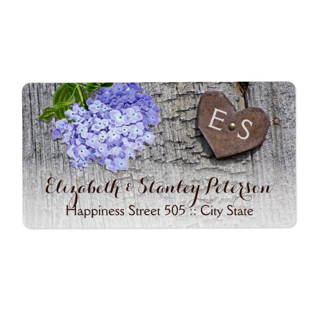 Blaue Hydrangea-Blume und Herz auf Holzhochzeit (Vorne)