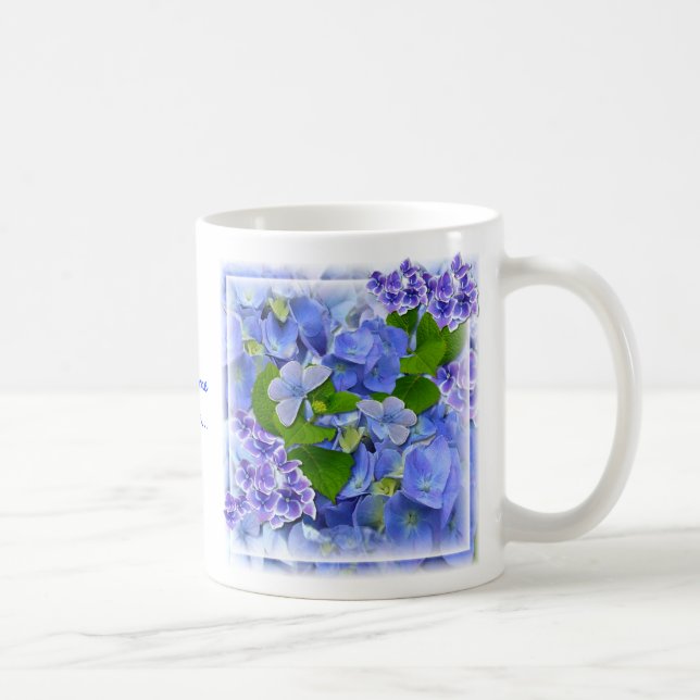 Blaue Hydrangeas und Schmetterlinge Kaffeetasse (Rechts)