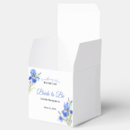 Blaue Iris Braut, die bald heiratet, etwas Blaues Geschenkschachtel