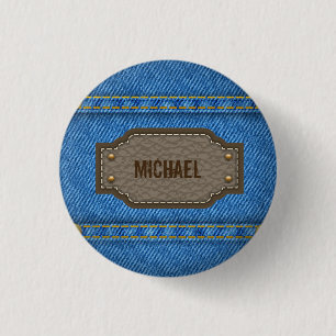 Blaue Jeans mit Ledernamensschild Button