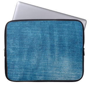 Blaue Jeans nahe sich. Blauer Denim Jean Laptopschutzhülle