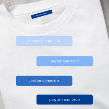 Blaue Kinder benennen Eisen auf Kleidung