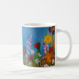 Blaue Kornblumen in einer Wiese von Wildblumen Kaffeetasse