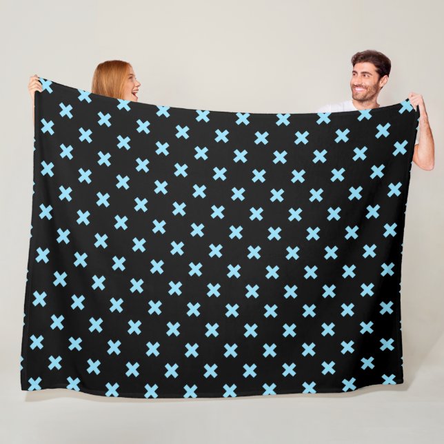 Blaue Kreuzstiche auf schwarz Fleecedecke (Beispiel)