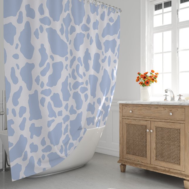 Blaue Kuh-Spots Tierdruckmuster Duschvorhang (Blue Cow Spots Animal Print Pattern Shower Curtain by Looly Elzayat)