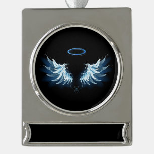 Blaue leuchtende Engelsflügel auf schwarzem Hinter Banner-Ornament Silber