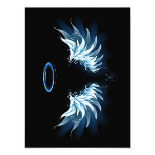 Blaue leuchtende Engelsflügel auf schwarzem Hinter Fotodruck