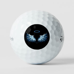 Blaue leuchtende Engelsflügel auf schwarzem Hinter Golfball