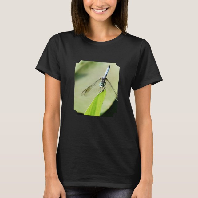 Blaue Libelle, grünes Blatt Naturfotografie Foto T-Shirt (Vorderseite)