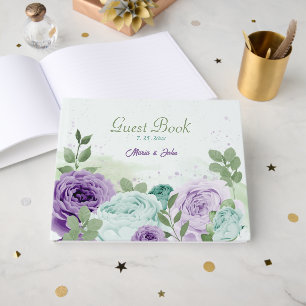 blaue lila Blumen Hochzeit Grünelemente Gästebuch