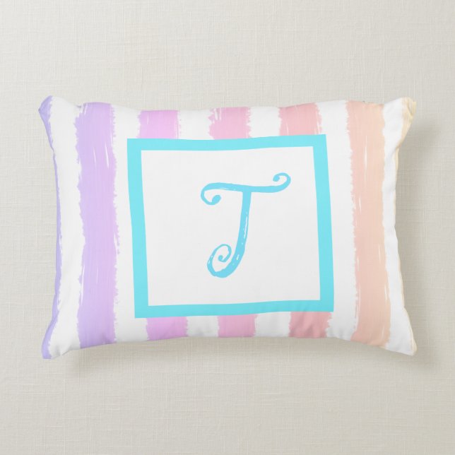 Blaue Monogramm Pink Lila Aquarellstreifen Dekokissen (Vorderseite)