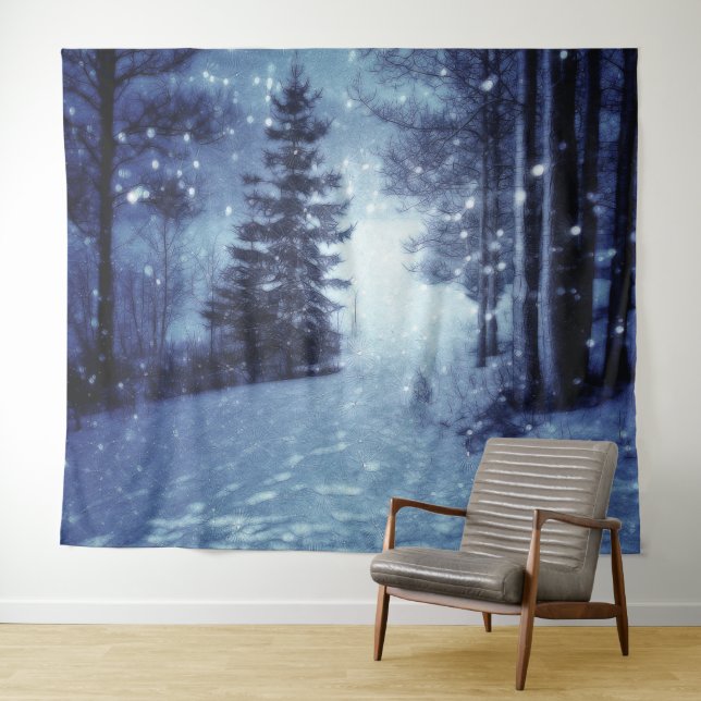 Blaue Moonlit Magische Wälder Winterlandschaft Wandteppich (Beispiel (Horizontal))