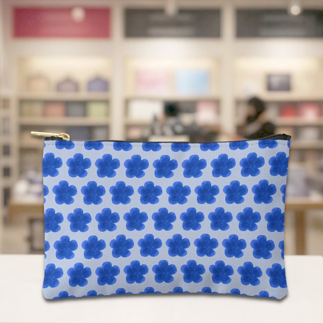 Blaue Moosrose Nahtloses Muster Täschchen Zubehörtasche (Pouch with seamless pattern of a blue moss rose)