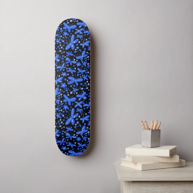Blaue Nachtfalter  Skateboard (Wandkunst)