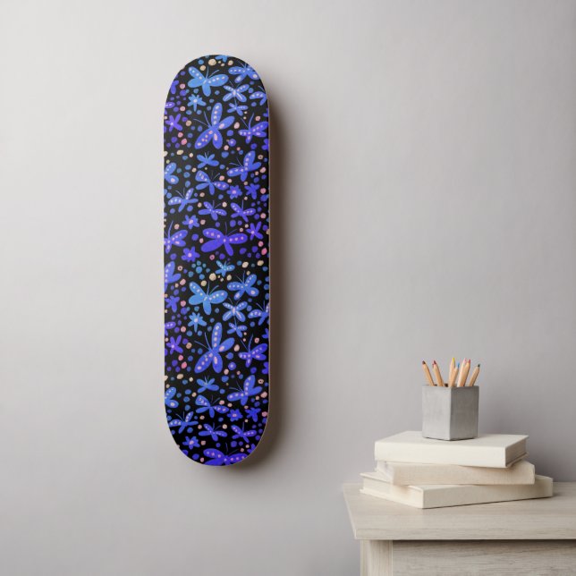 Blaue Nachtfalter  Skateboard (Wandkunst)