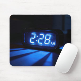 Blaue Nachtkonsole-Uhr Mousepad