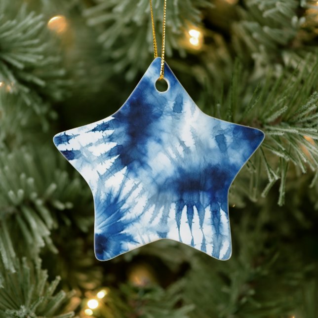 Blaue Navy White Strip Gefärbte Krawatte Keramik Ornament (Baum)