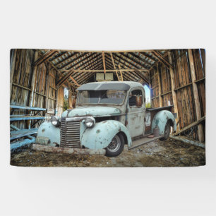 Blaue Oldtimer-Lastwagen Rustikale Scheune Banner