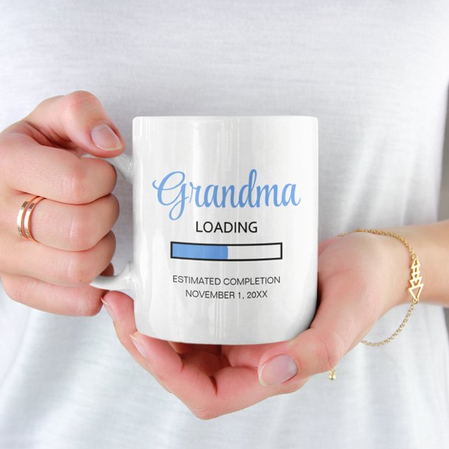 Blaue Oma Loading Pregnancy Ankündigung Kaffeetasse (Von Creator hochgeladen)