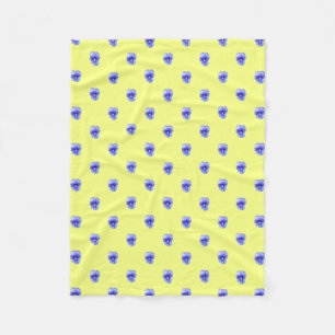 Blaue Pansy auf Gelb - Fleece Blanket